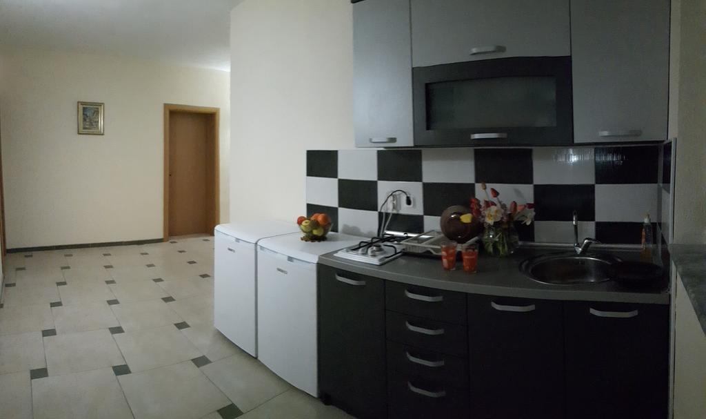Ps Apartments - Peshtani Pestani Exterior photo